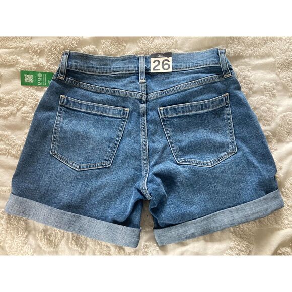 Gap | NWT 5" Mid Rise Denim Girlfriend Shorts | Size 26 - Picture 4 of 5